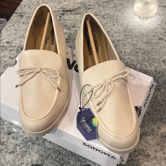 Sonoma Irelandd cream woman’s lug Loafers with tie lace for Women - Picture 3 of 6